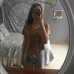 Express tie cropped shirt